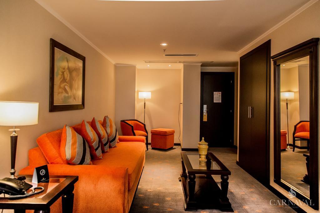 Carnaval Hotel Casino Encarnación Buitenkant foto A suite at the hotel
