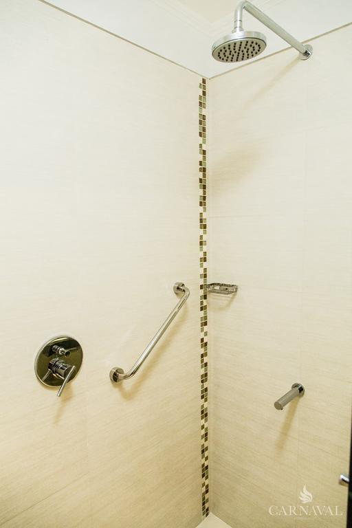 Carnaval Hotel Casino Encarnación Buitenkant foto A shower rail