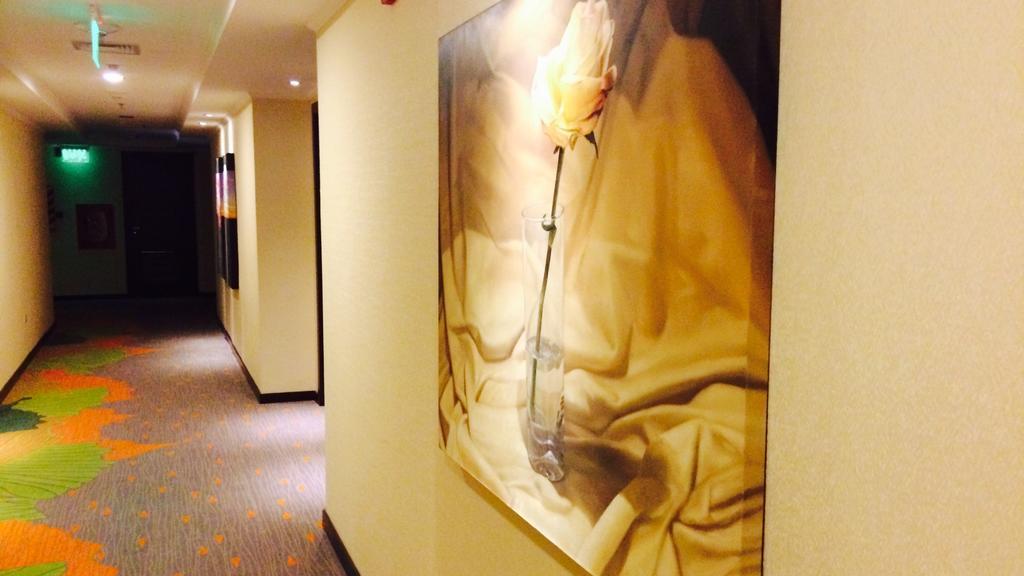 Carnaval Hotel Casino Encarnación Buitenkant foto Artwork in the hotel