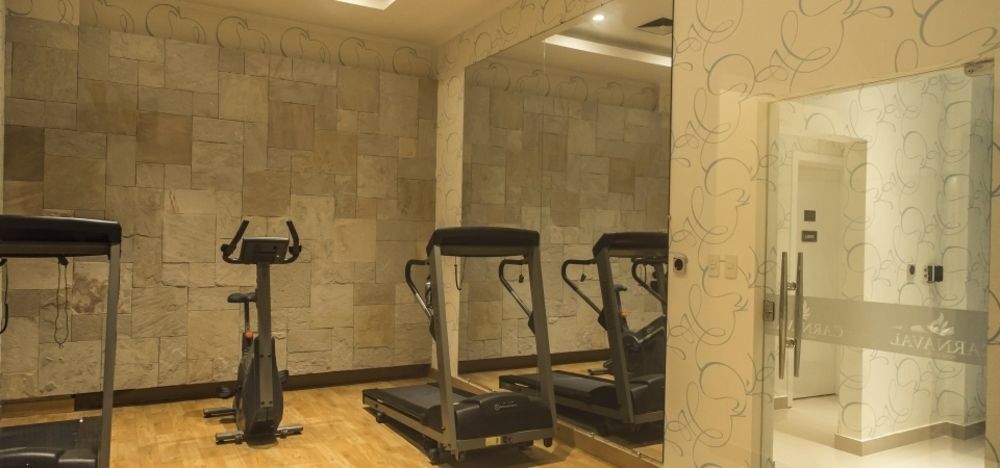 Carnaval Hotel Casino Encarnación Buitenkant foto A mirror in a gym