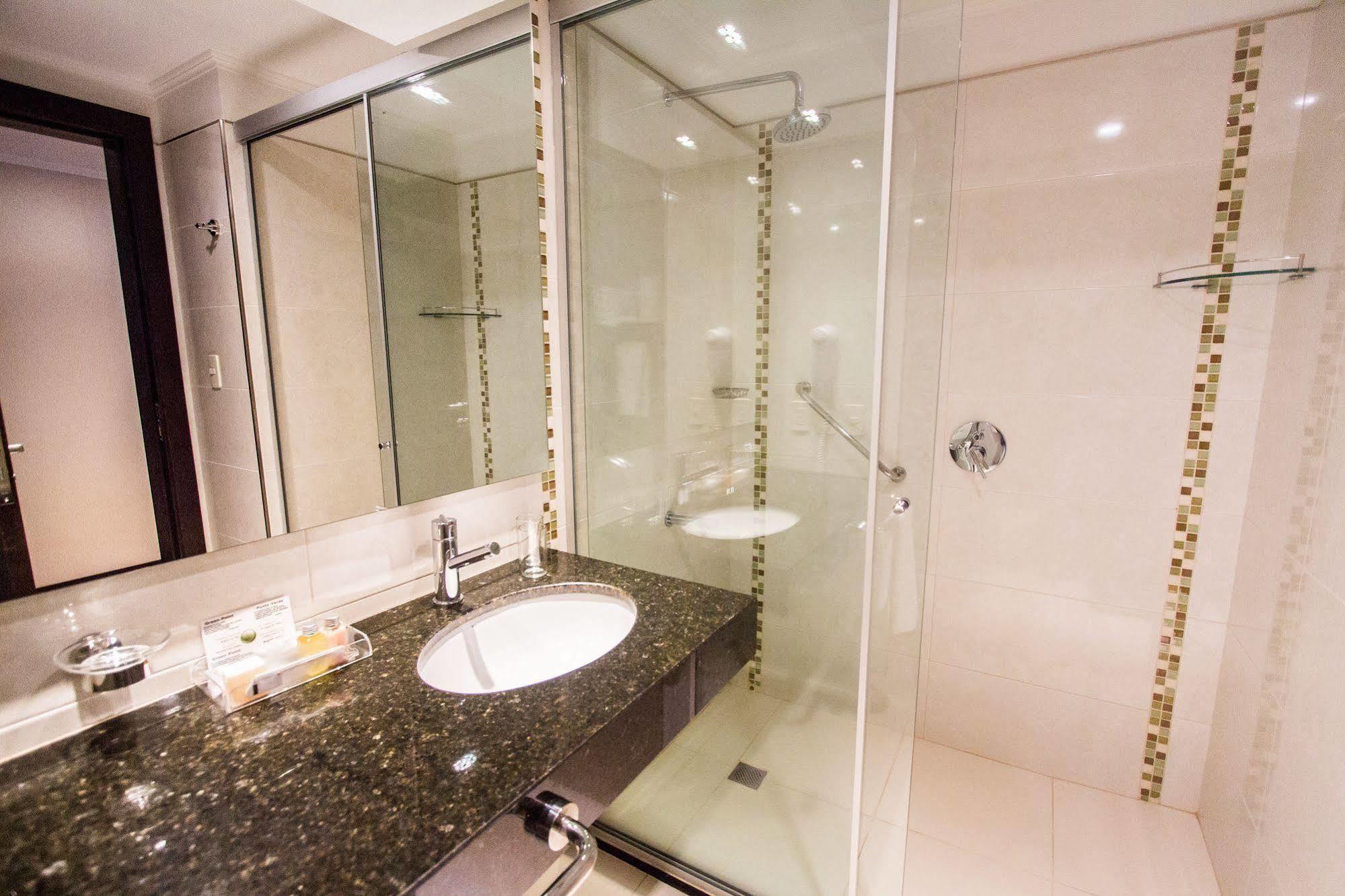Carnaval Hotel Casino Encarnación Buitenkant foto A shower cubicle