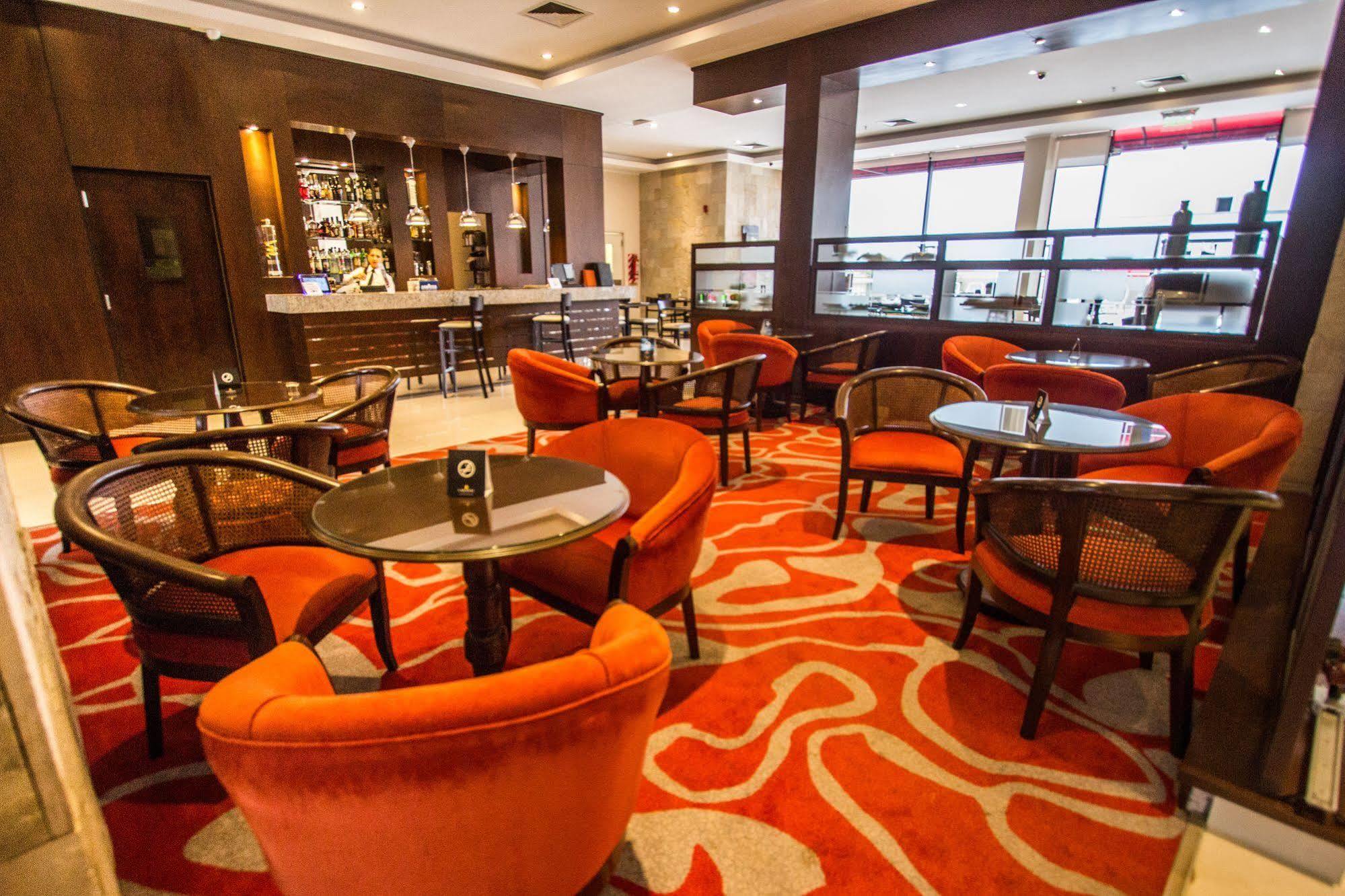 Carnaval Hotel Casino Encarnación Buitenkant foto The lounge at the airport